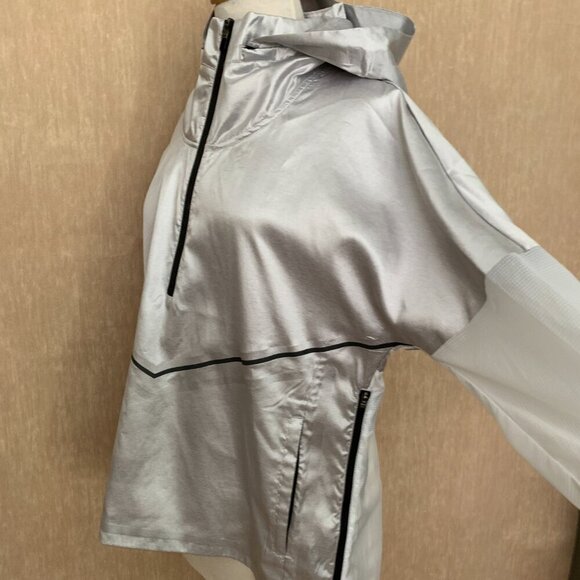Nike Women's Silver Reflective Hooded Running Jacket - Size Large - Picture 7 of 10
